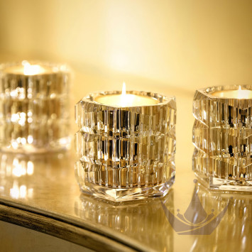 Ароматическая свеча  коллекции Rouge 540 бренда Baccarat