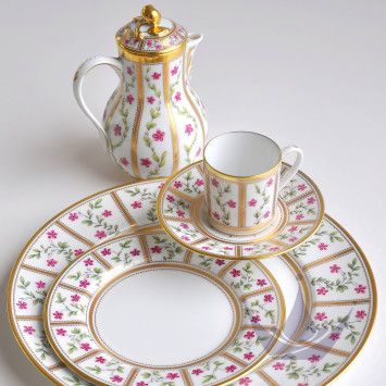 Кофейный сервиз на 6 персон коллекции Roseraie бренда Bernardaud