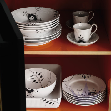 Чаша 1,8л коллекции Black Fluted Mega бренда Royal Copenhagen