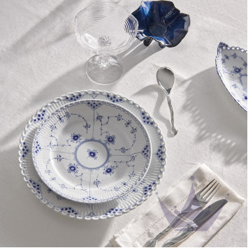Тарелка главная 25см коллекции Blue Fluted Full Lace бренда Royal Copenhagen
