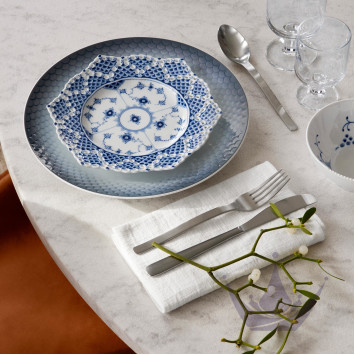 Тарелка 21см коллекции Blue Fluted Full Lace бренда Royal Copenhagen