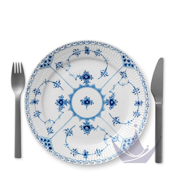 Тарелка главная 25см коллекции Blue Fluted Half Lace бренда Royal Copenhagen