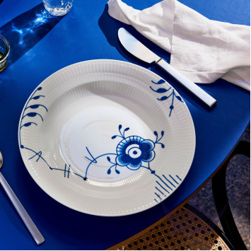 Тарелка глубокая 27см коллекции Blue Fluted Mega бренда Royal Copenhagen