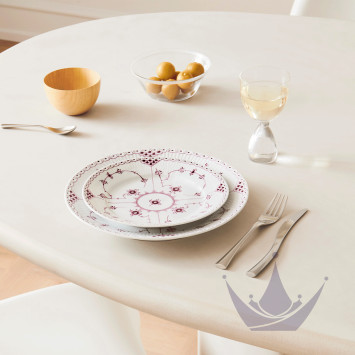 Тарелка закусочная 22см коллекции Purpur Fluted Half Lace бренда Royal Copenhagen