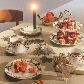 Тарелка закусочная 22см коллекции Star Fluted Christmas бренда Royal Copenhagen