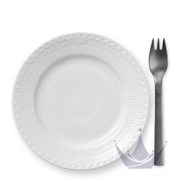 Тарелка десертная 17см коллекции White Fluted Half Lace бренда Royal Copenhagen