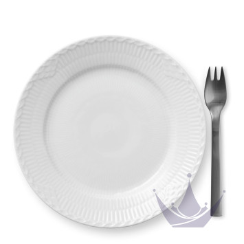Тарелка закусочная 19см коллекции White Fluted Half Lace бренда Royal Copenhagen