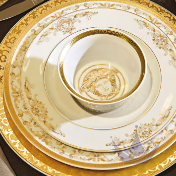 Чайный сервиз на 6 персон коллекции Medusa Gala бренда Rosenthal Versace