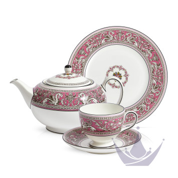 Коллекция Florentine Fuchsia бренда Wedgwood