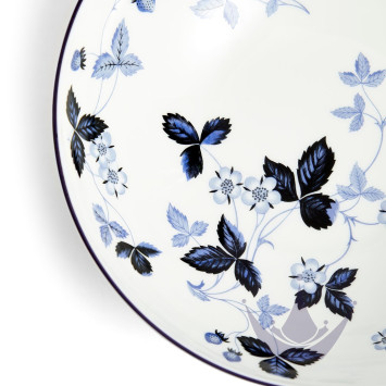 Чаша для спагетти 24см коллекции Wild Strawberry Inky Blue бренда Wedgwood