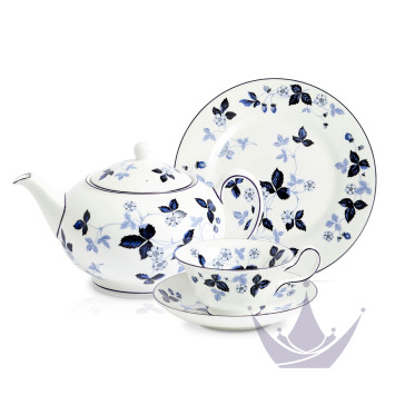 Коллекция Wild Strawberry Inky Blue бренда Wedgwood